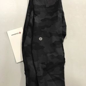 NWT Lululemon Base Pace HR Tight 25” in Black Camo, Size 2